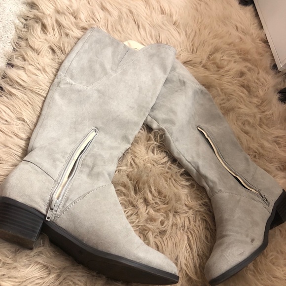 Boots - Picture 2 of 6